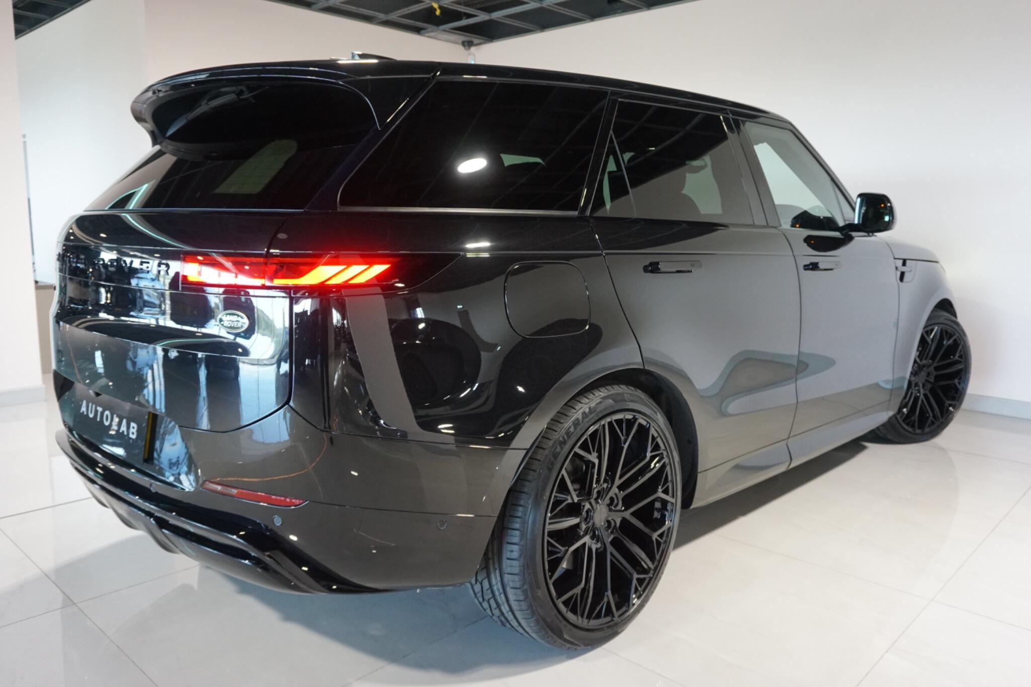 Land Rover Range Rover Sport 3.0 D300 MHEV Dynamic SE SUV 5dr Diesel Auto 4WD Euro 6 (s/s) (300 ps)